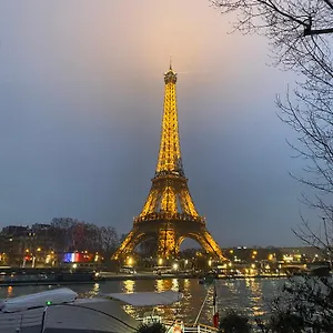 https://appartement-passy-tour-eiffel-75016.fr-paris.fr